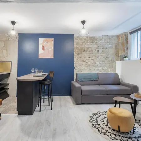 Le Du Donjon- Gare Apartment *