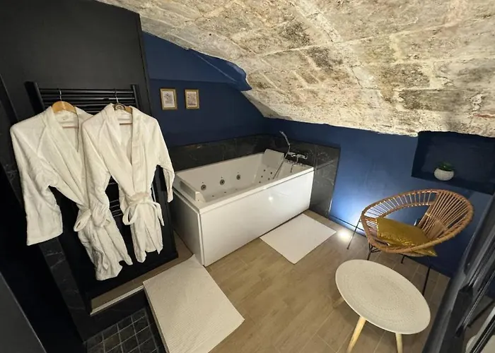 Le Du Donjon- Gare *